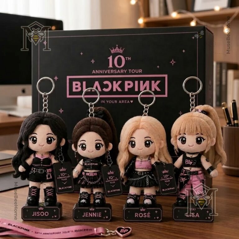 BLACKPINK 10th Anniversary Tour Plush Keychain Set - close-up of Jisoo and Jennie with box