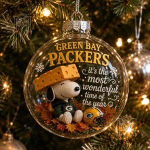 Green Bay Packers Snoopy Christmas Snow Globe Ornament 2026 - photo 3