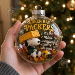Green Bay Packers Snoopy Christmas Snow Globe Ornament 2026 - photo 4