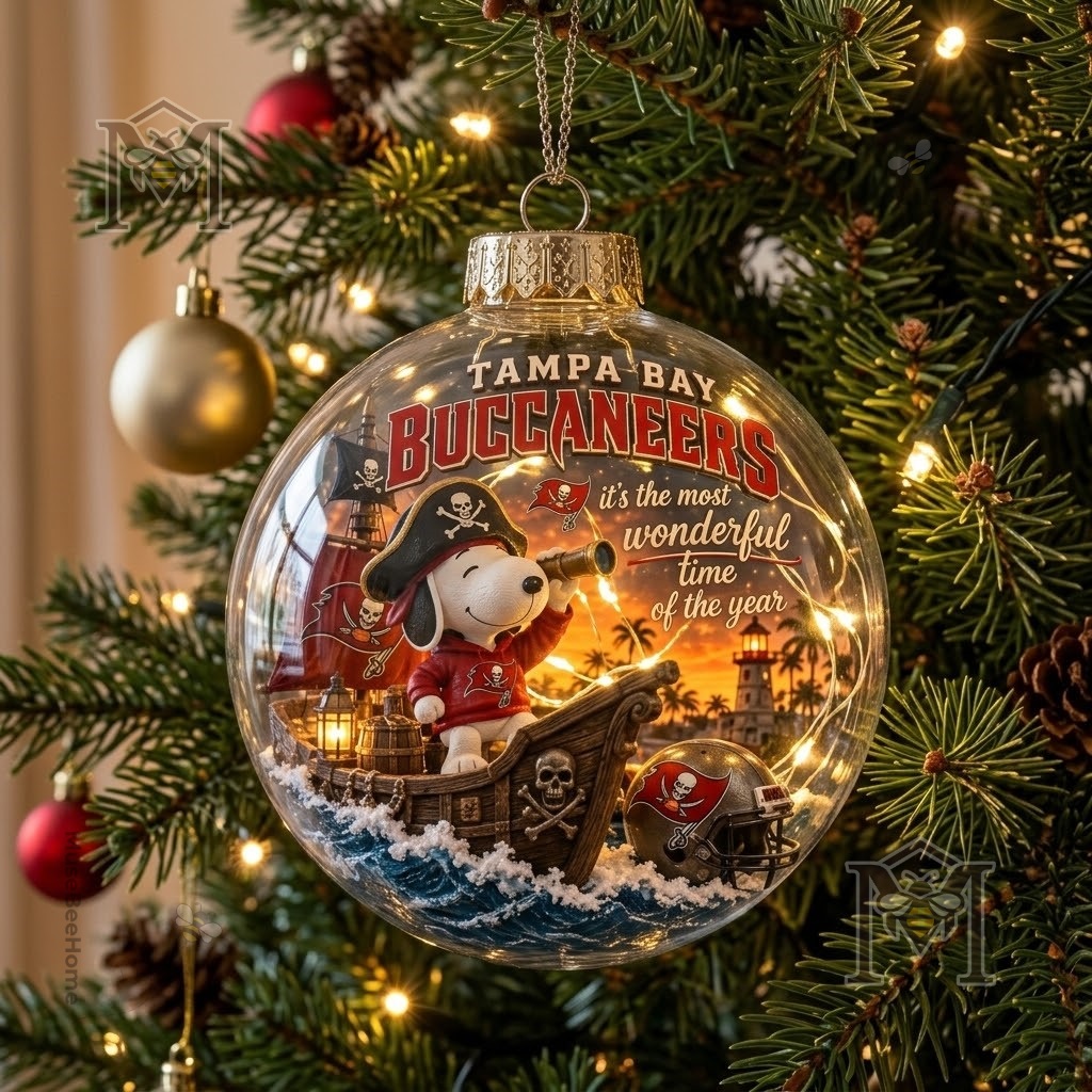 Tampa Bay Buccaneers Snoopy Global Ornament 2026 - photo 3