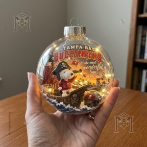 Tampa Bay Buccaneers Snoopy Global Ornament 2026 - photo 4